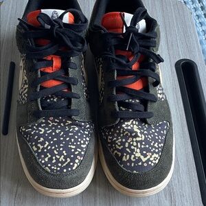 Nike Low-Top Sneakers Olive, Black, Orange Size Men’s 13